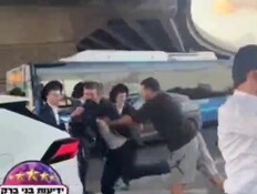 אלימות בין נהגים לחרדים קיצוניים - שחסמו את הכביש